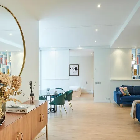 Avenue Montaigne - Prestigieux 2br