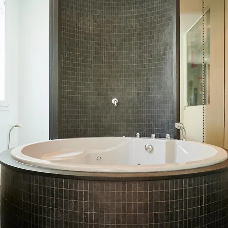 Διαμέρισμα Avenue Montaigne - Prestigieux 2br Παρίσι